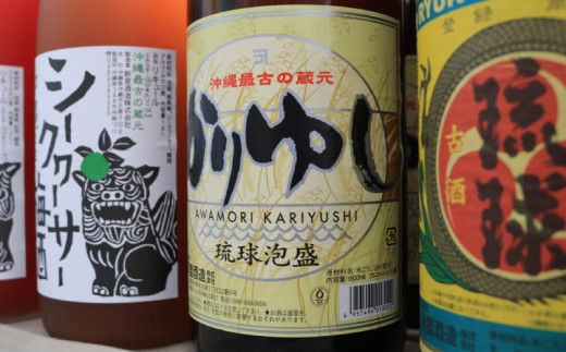 【新里酒造】沖縄のお酒　琉球泡盛「かりゆし」30度　1800ml 飲料 お酒 アルコール 泡盛 30% 1升 1.8リットル ブレンド 爽快 さっぱり フルーティ コク すっきり ほんのりとした甘さ 水割り ロック 炭酸割り 家飲み 贈答用 ギフト