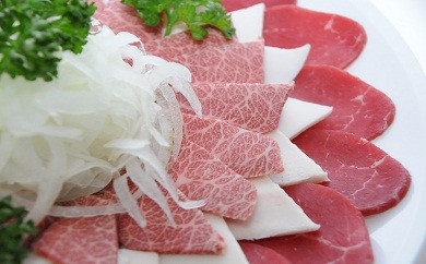 熊本といえば馬刺し！あっさりヘルシーで馬肉独特の旨味を楽しめます。