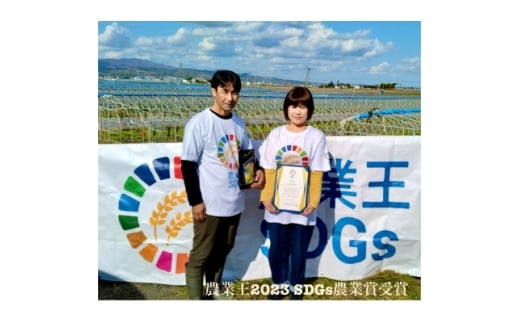 ＜発送月固定定期便＞富良野市の旬 春のアスパラ約1kg・秋の赤肉メロン1玉(約1.6kg)全2回【4075071】