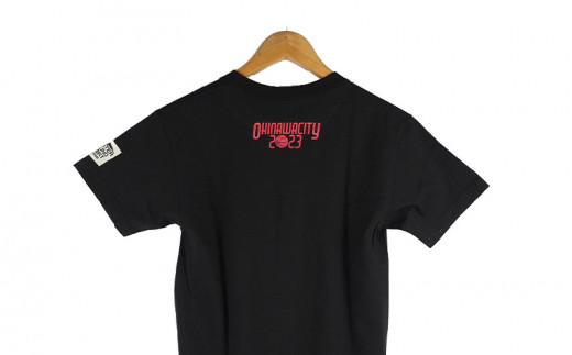 【CSSkb×沖縄市】OKINAWA CITY　コラボ　Tシャツ　黒（Lサイズ）【 生活雑貨 日用品 ファッション カジュアル シャツ shirt ロゴ入り 半袖 メンズ レディース 兼用 ユニセックス FIBA バスケ 公式コラボ 贈答 贈り物 ギフト 南国 沖縄 】