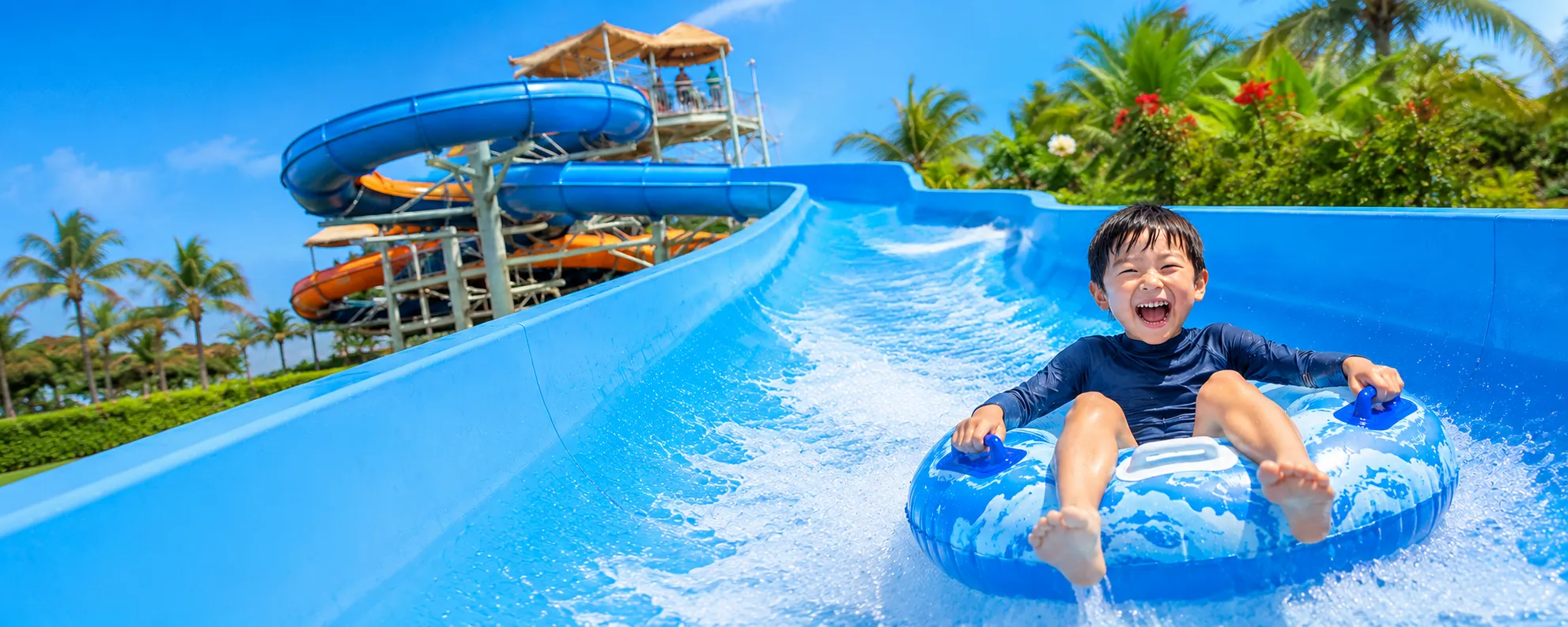 夏休みに遊び尽くせるプール付きホテル